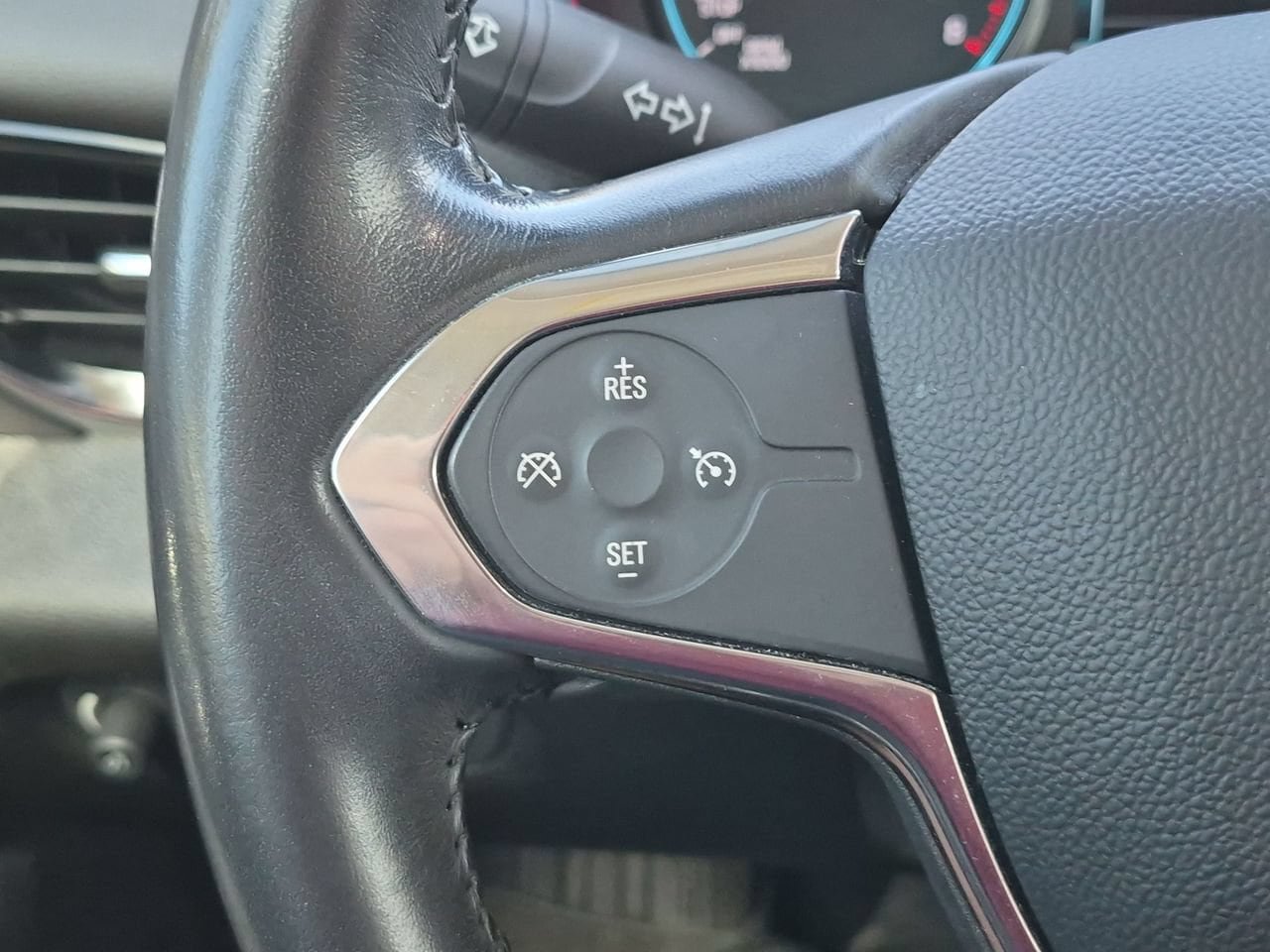 Used 2019 Chevrolet Traverse RS FWD image 12