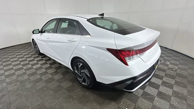 Used 2024 Hyundai Elantra Limited FWD image 4