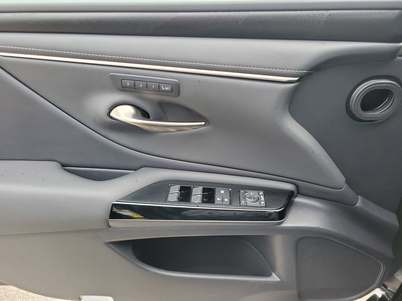 Used 2022 Lexus ES 350 w/ Premium Package FWD image 27