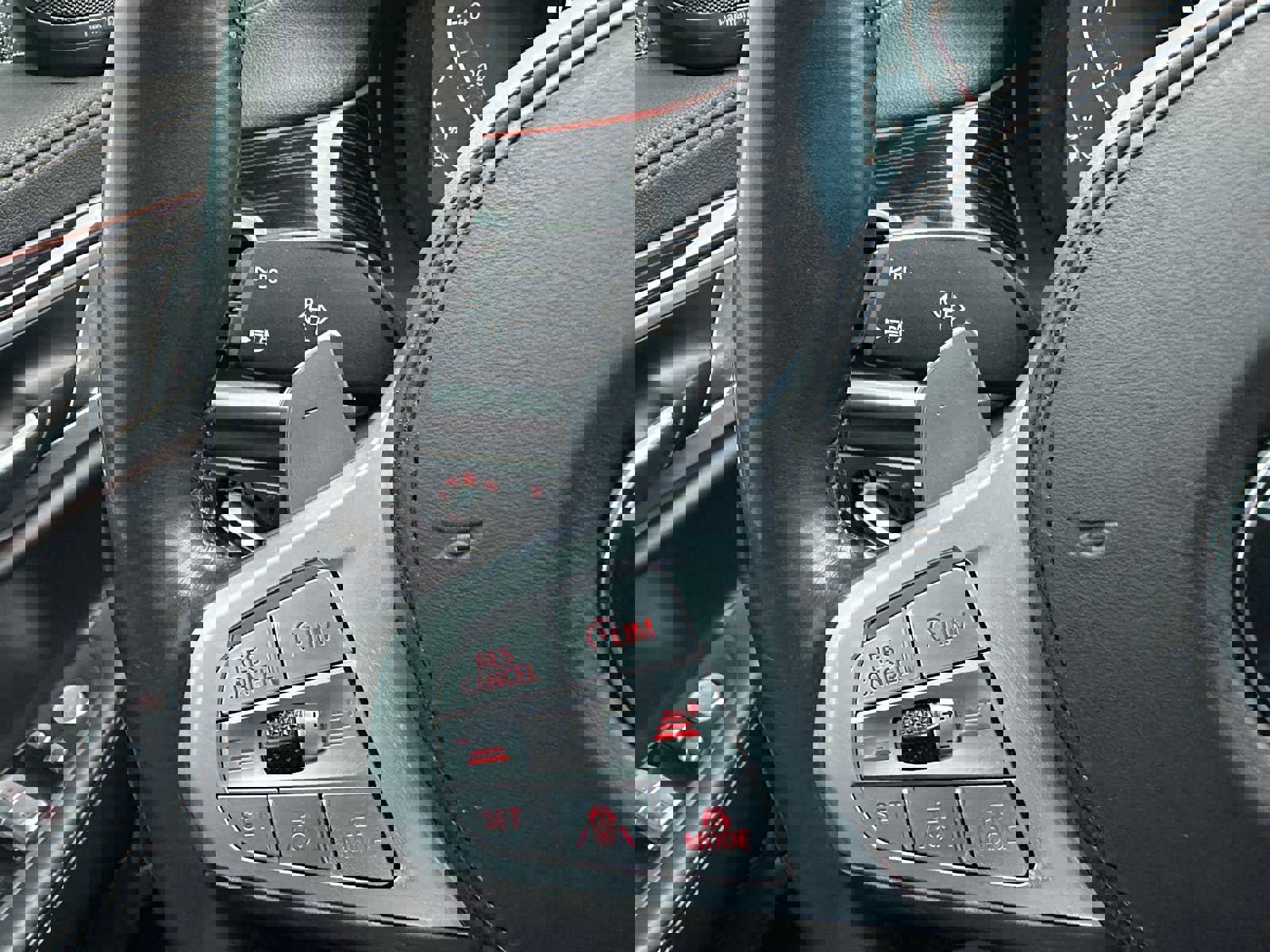 Used 2020 BMW 750i xDrive w/ M Sport Package image 34