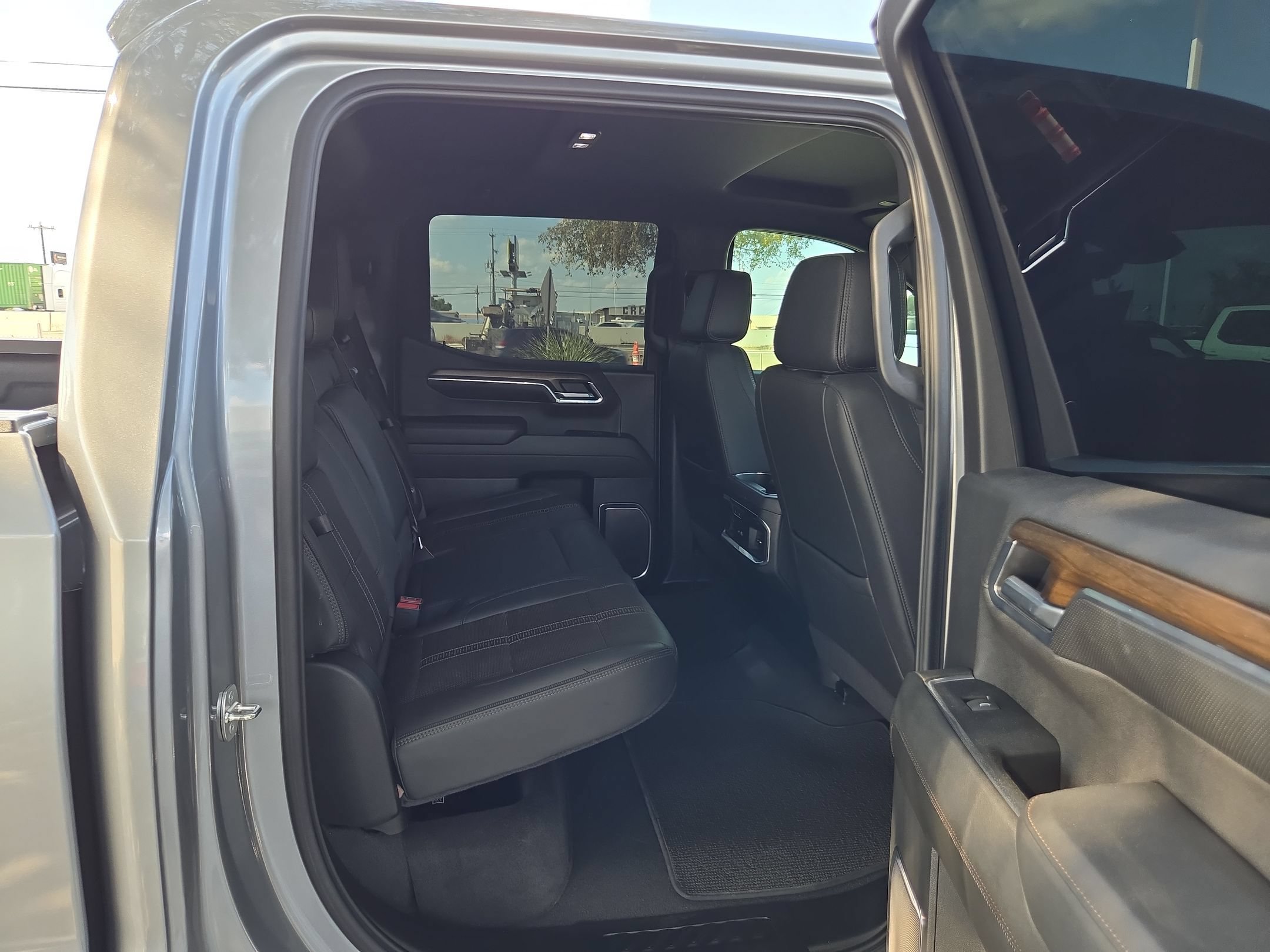 Certified 2024 Chevrolet Silverado 1500 High Country w/ Technology Package AWD/4WD image 24