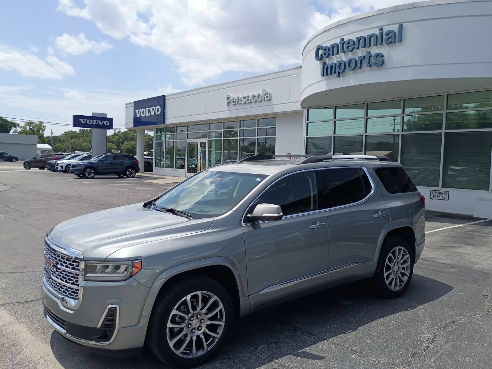 Used 2023 GMC Acadia Denali w/ Denali Ultimate Package FWD image 2
