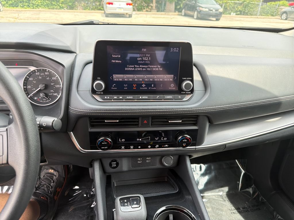 Used 2024 Nissan Rogue SV FWD image 18
