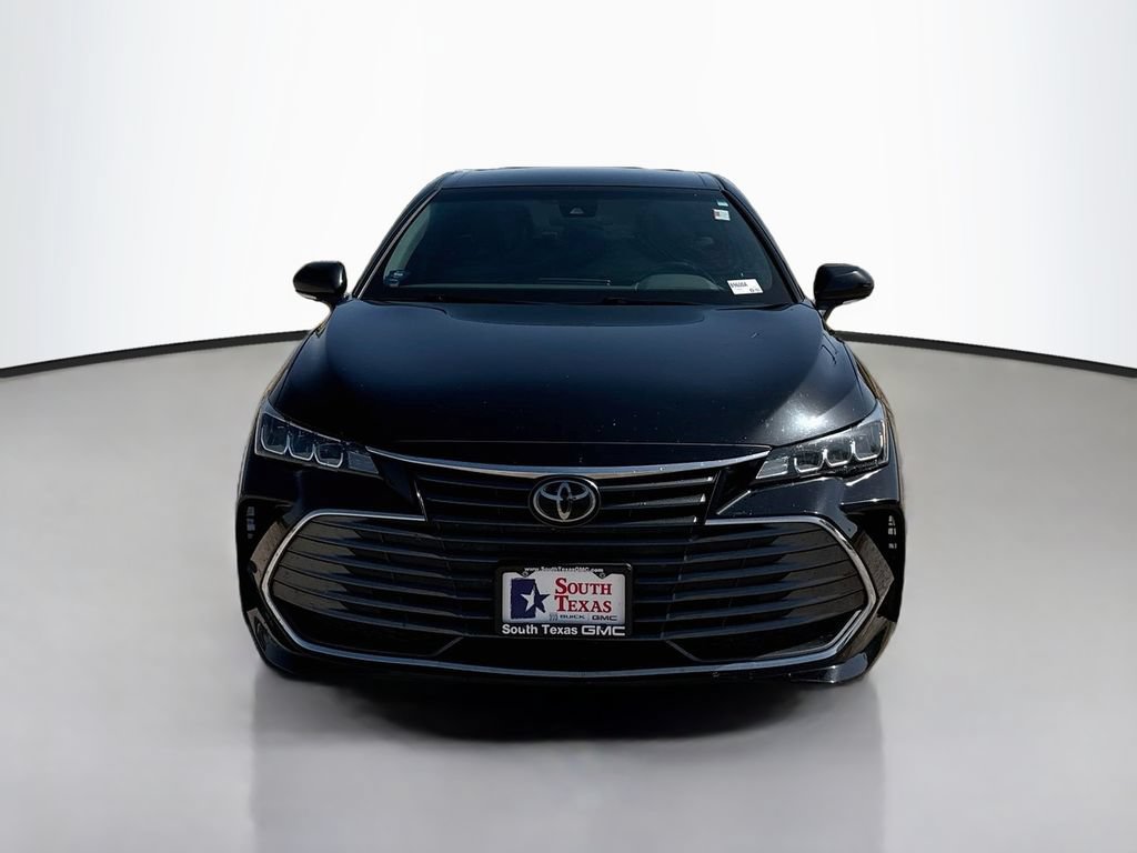 Used 2022 Toyota Avalon XLE FWD image 2