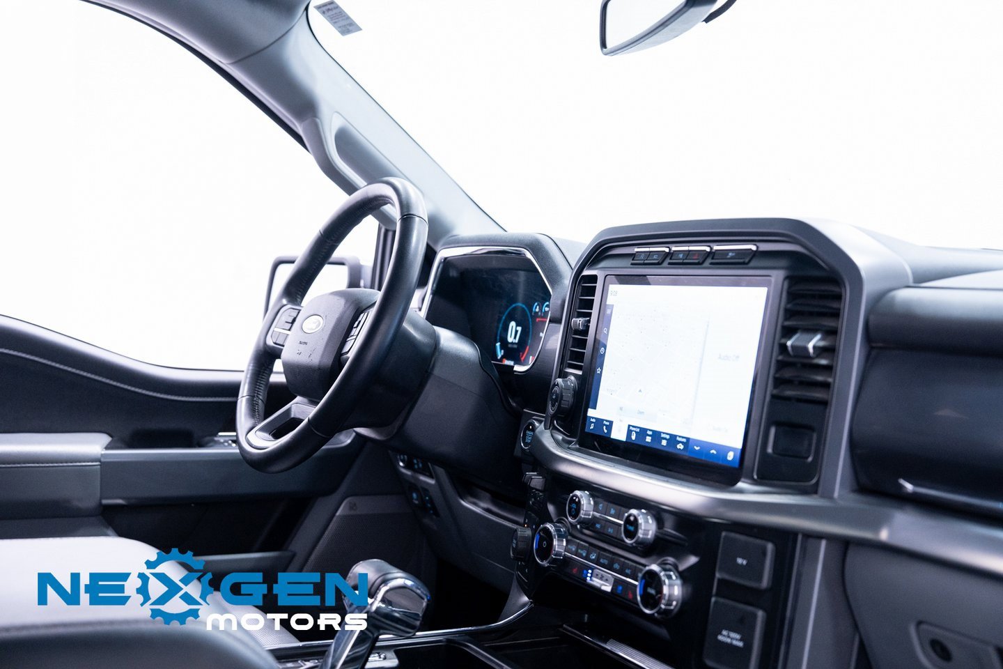 Used 2023 Ford F150 Lariat w/ Trailer Tow Package image 49