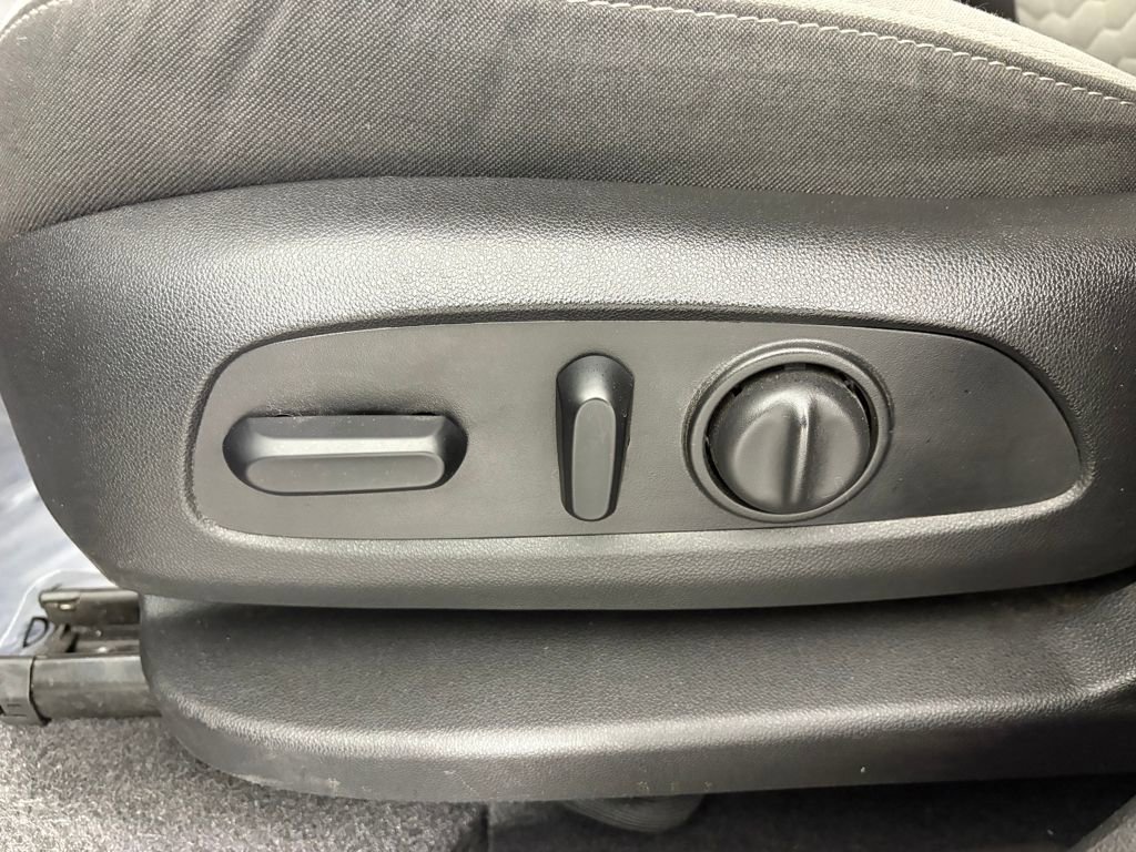 Used 2020 Chevrolet Equinox LS w/ LS Convenience Package image 15