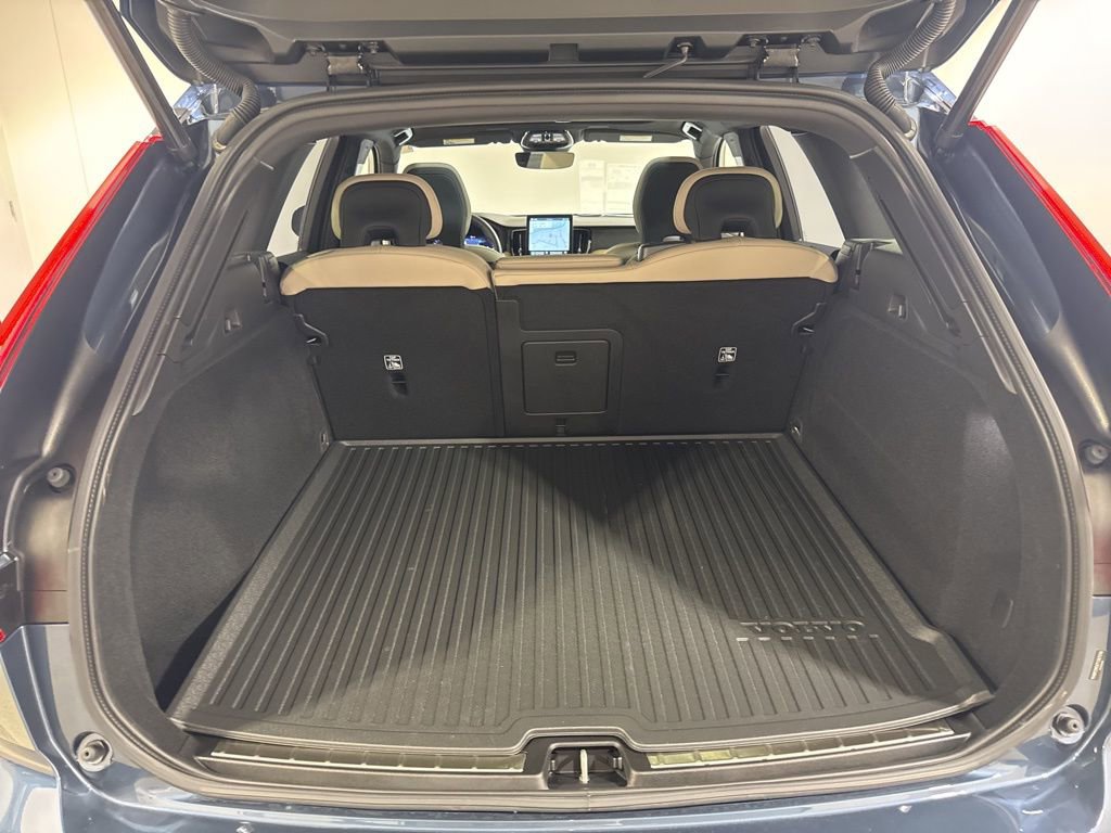 Used 2026 Volvo XC60 B5 Plus w/ Climate Package AWD/4WD image 29