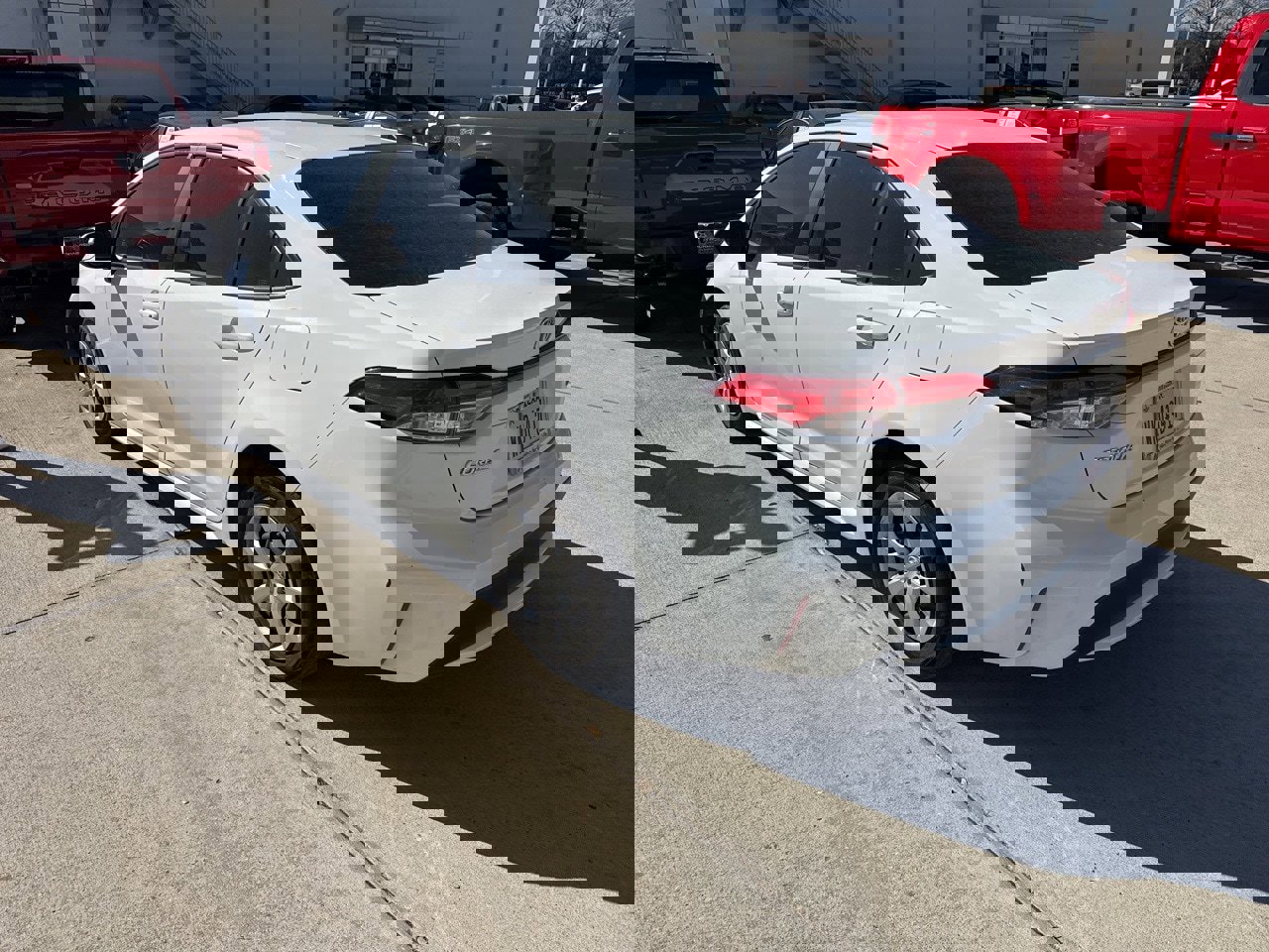 Used 2022 Toyota Corolla LE image 1