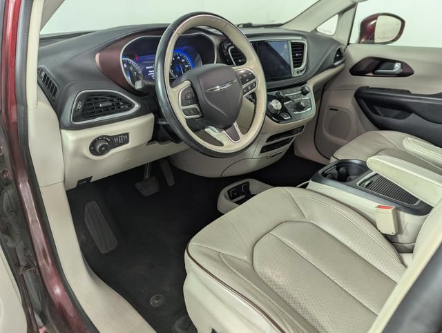 Used 2017 Chrysler Pacifica Limited FWD image 11