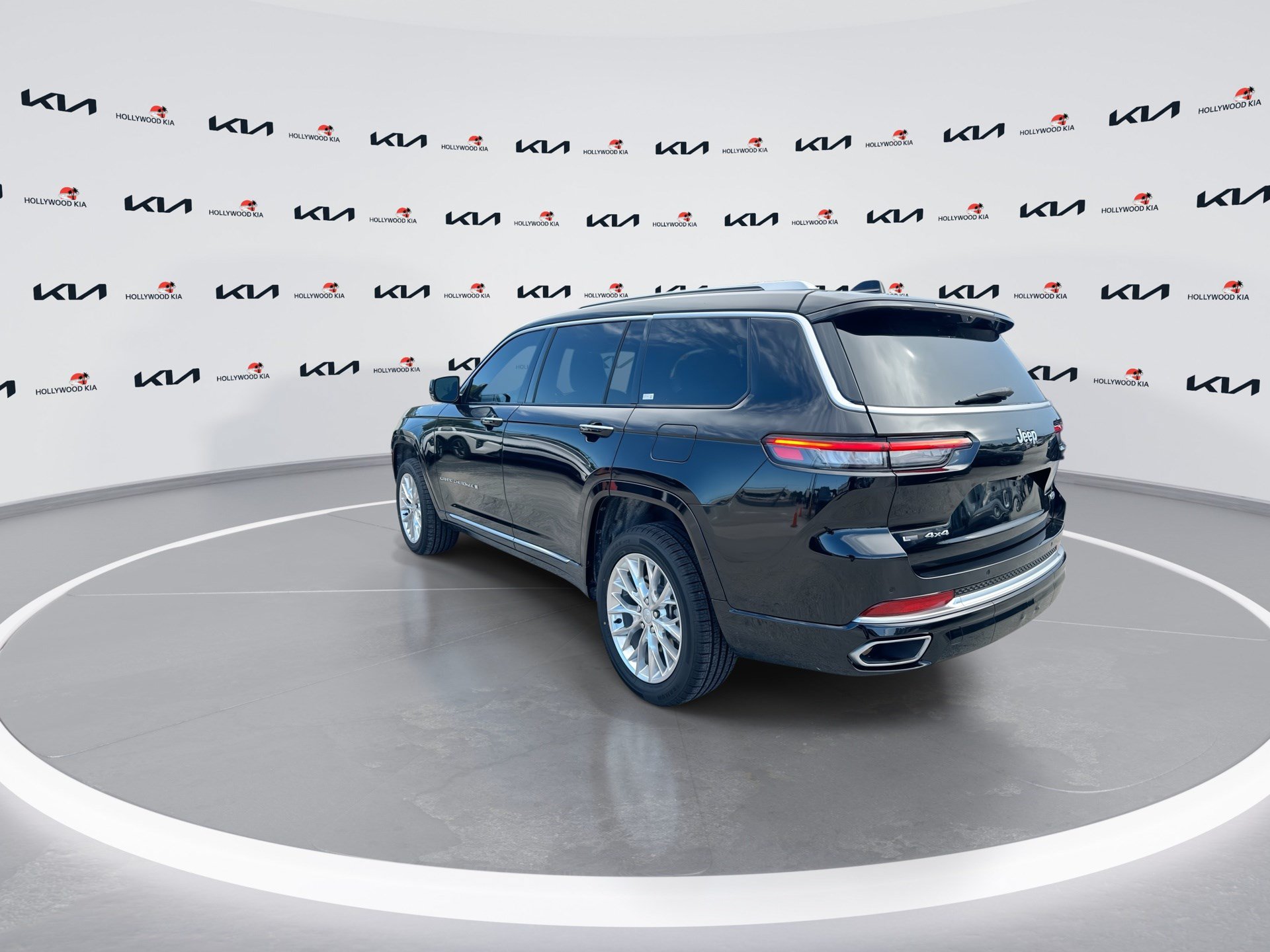 Used 2021 Jeep Grand Cherokee L Summit w/ Advanced Protech Group IV AWD/4WD image 6