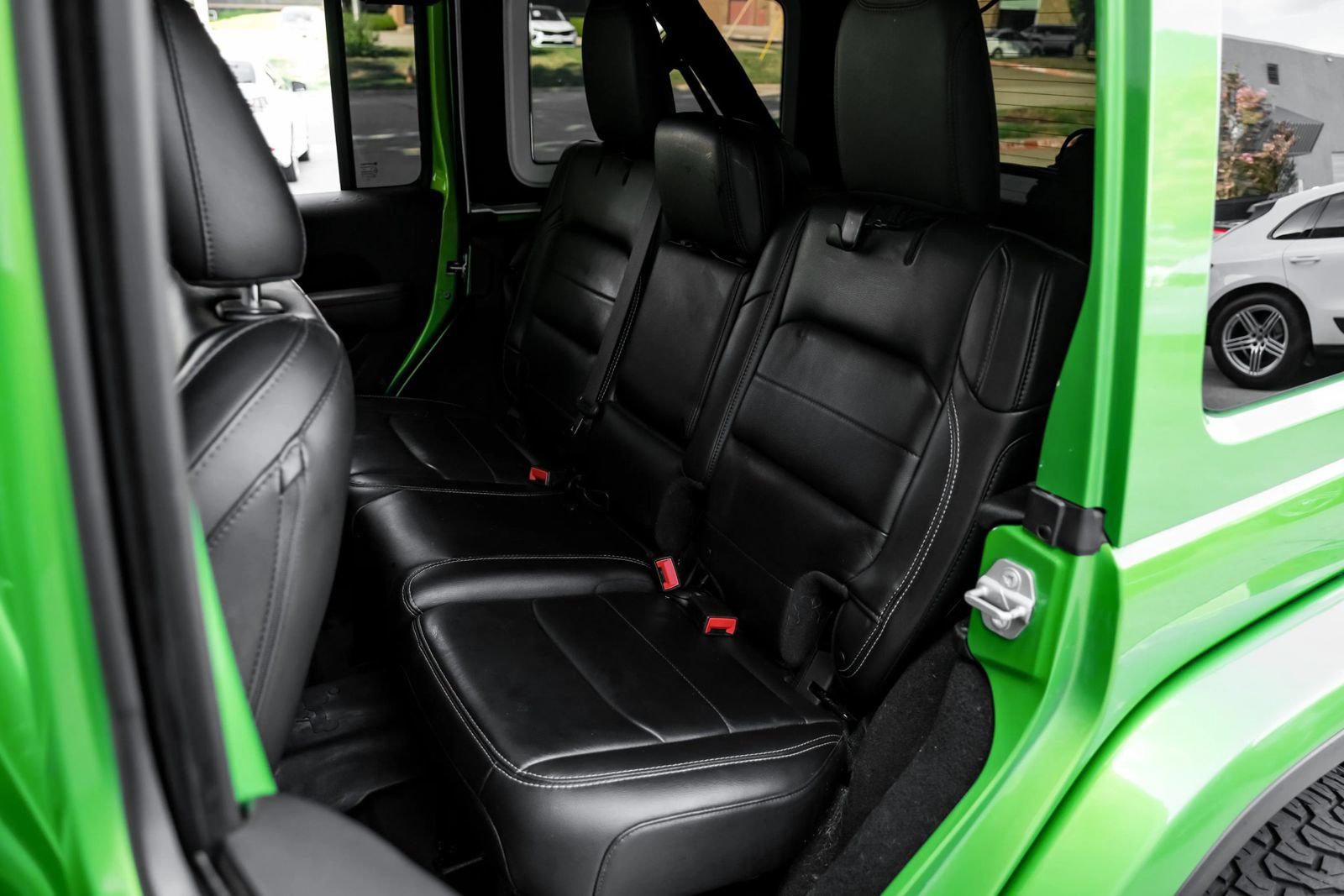 Used 2019 Jeep Wrangler Unlimited Sahara AWD/4WD image 38