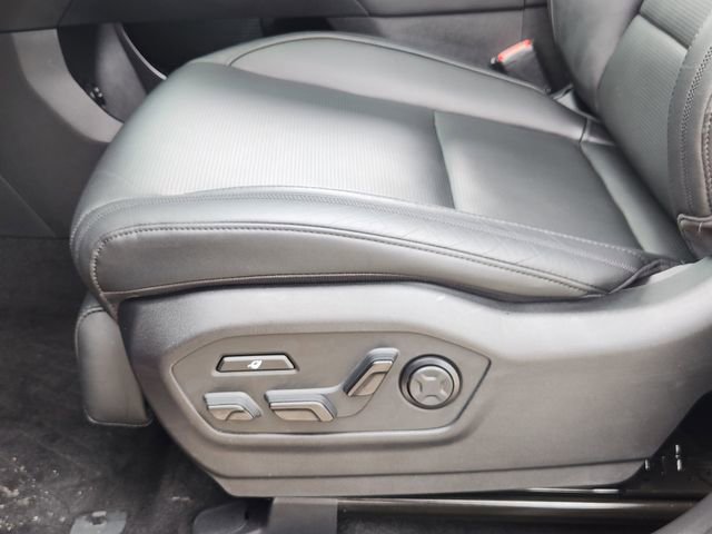 Certified 2025 Hyundai Santa Fe Calligraphy image 18