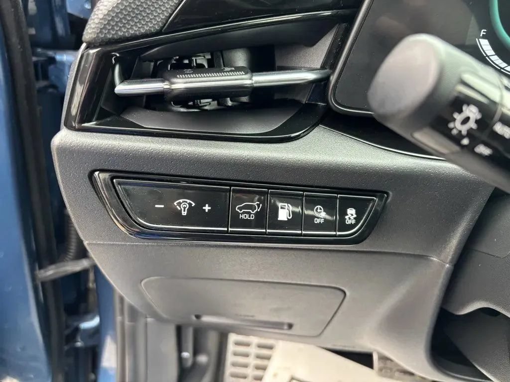 Used 2023 Kia Niro SX Touring FWD image 12