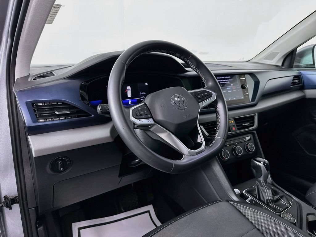 Used 2022 Volkswagen Taos SE w/ Panoramic Sunroof Package FWD image 10