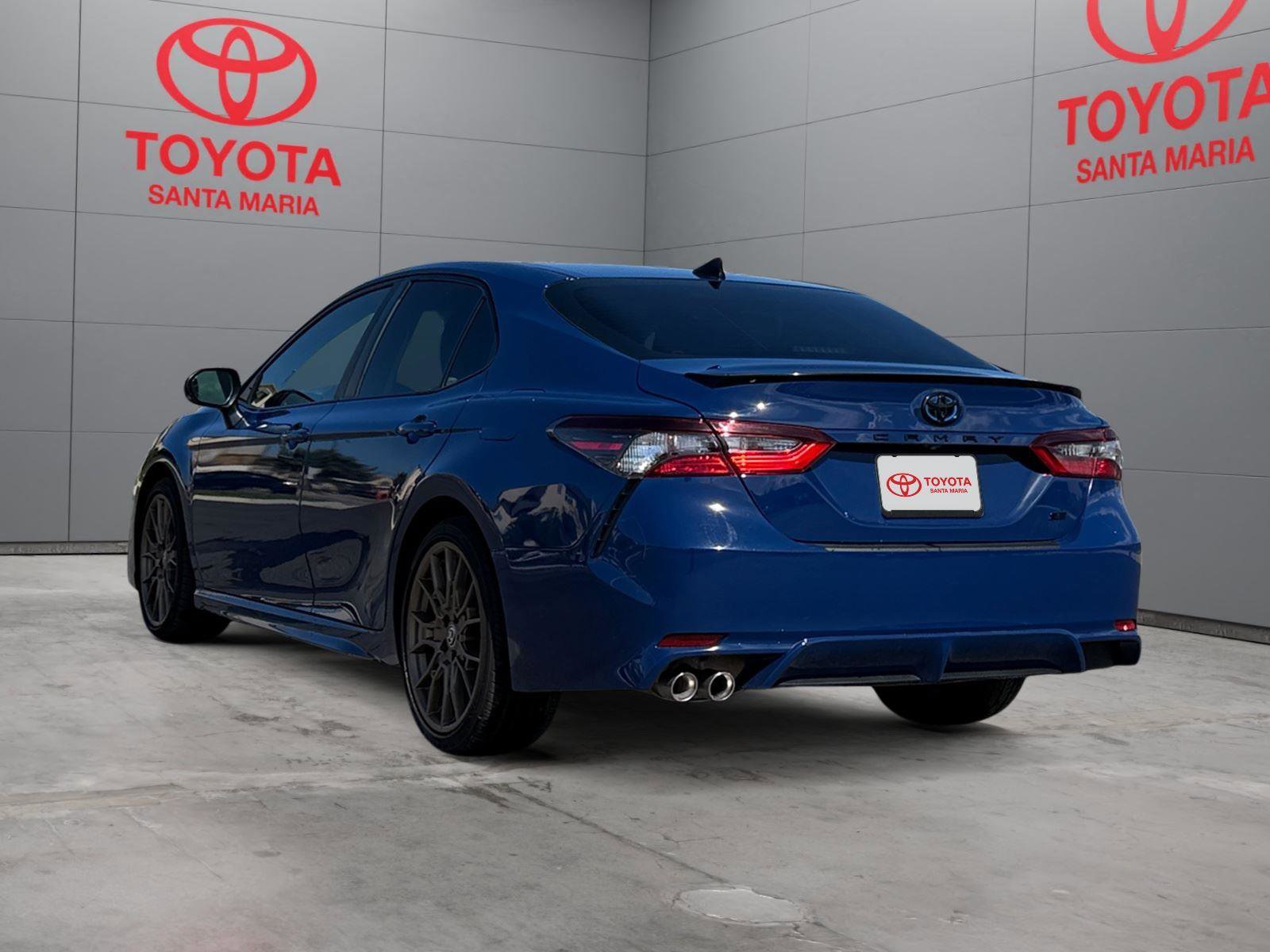 Used 2024 Toyota Camry SE w/ Convenience Package FWD image 2
