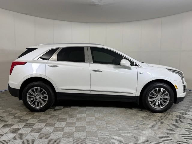 Used 2017 Cadillac XT5 Luxury w/ Driver Awareness Package FWD image 12
