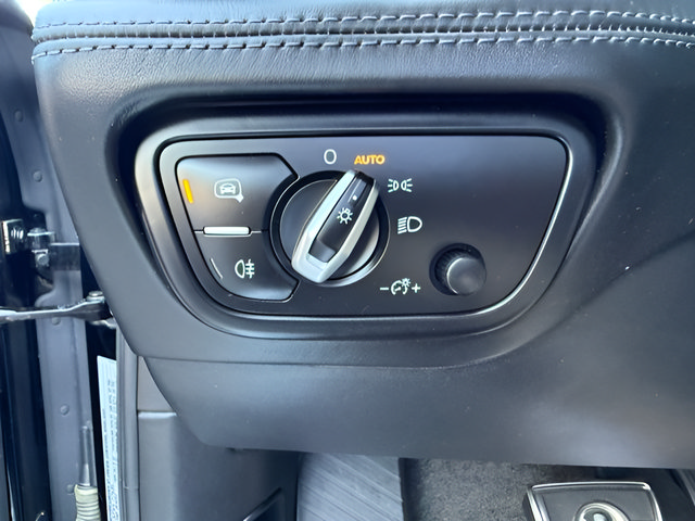Used 2019 Bentley Bentayga AWD/4WD image 16