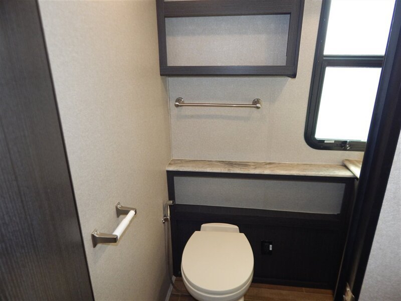 Used 2018 Ford E-450 and Econoline 450 Super Duty w/ Motorhome Prep Package RWD image 43
