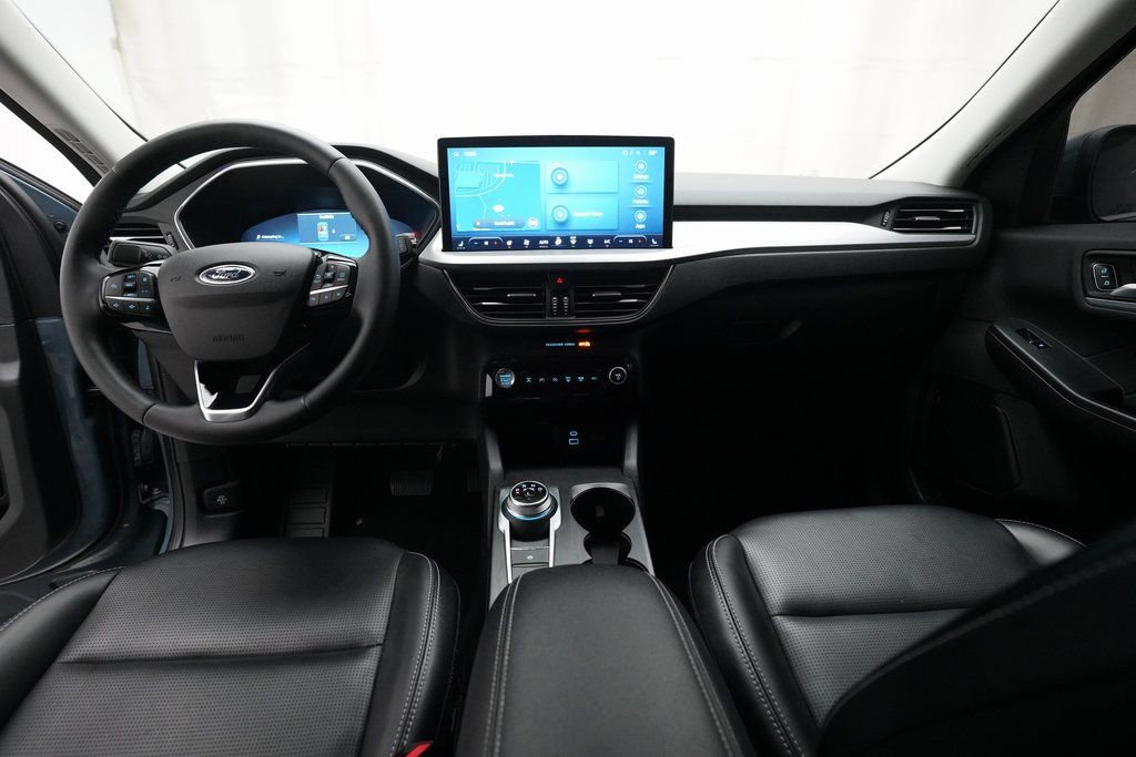 Used 2023 Ford Escape Platinum image 5