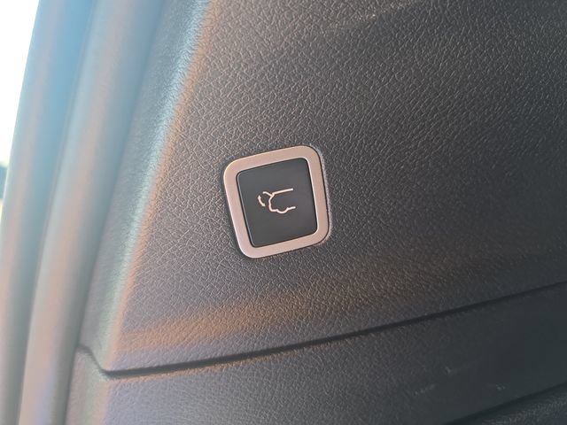 Used 2025 Chrysler Pacifica Limited FWD image 15