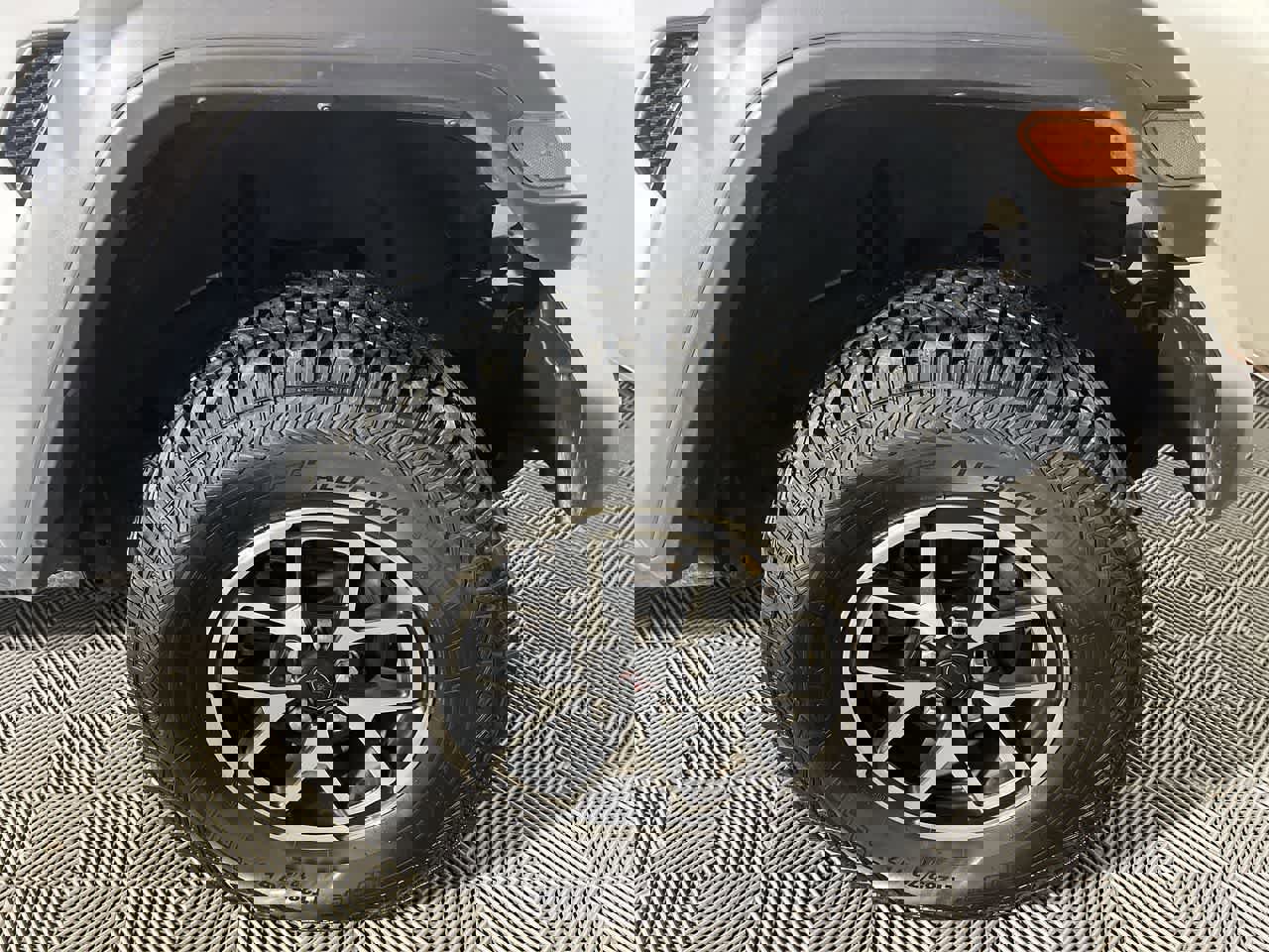 Used 2024 Jeep Wrangler Unlimited Rubicon image 10