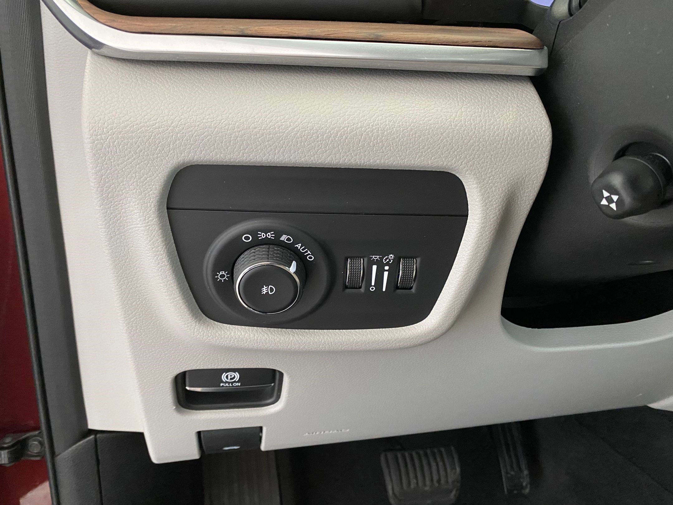 Used 2022 Jeep Grand Cherokee L Summit w/ Advanced Protech Group IV image 19