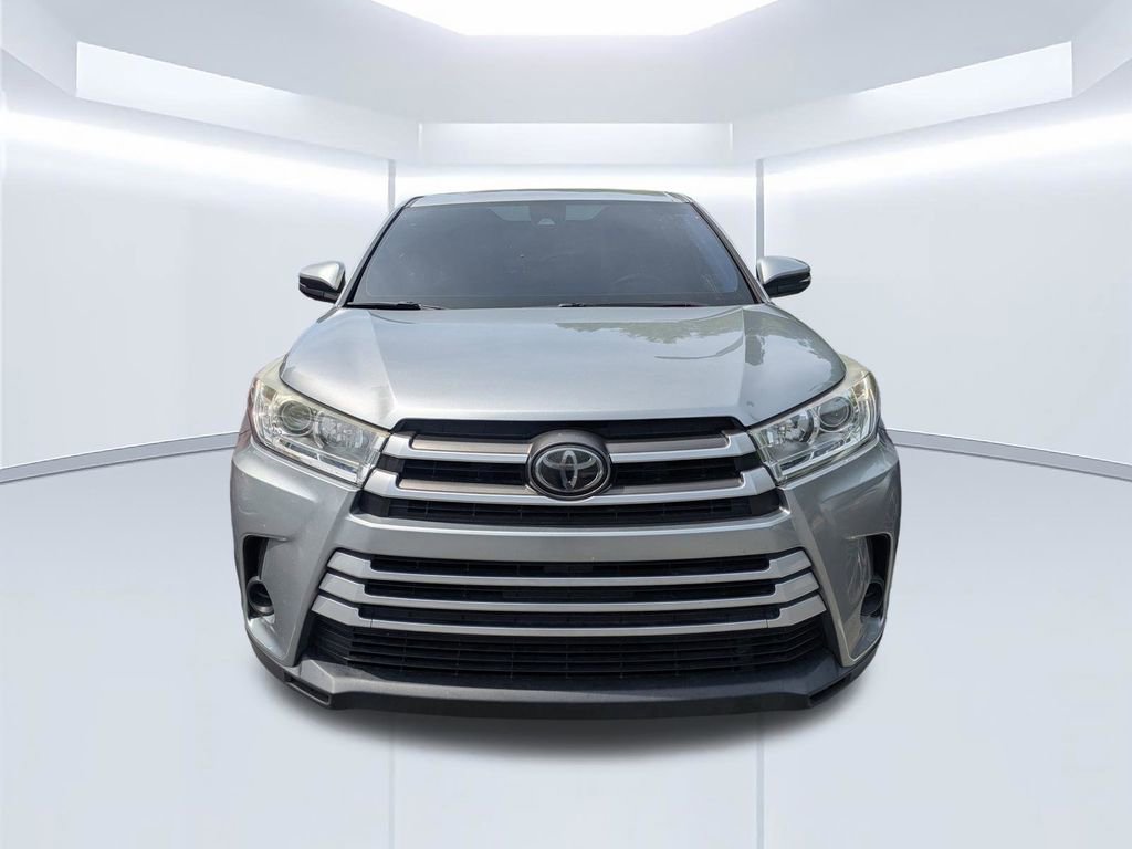 Used 2017 Toyota Highlander LE FWD image 7