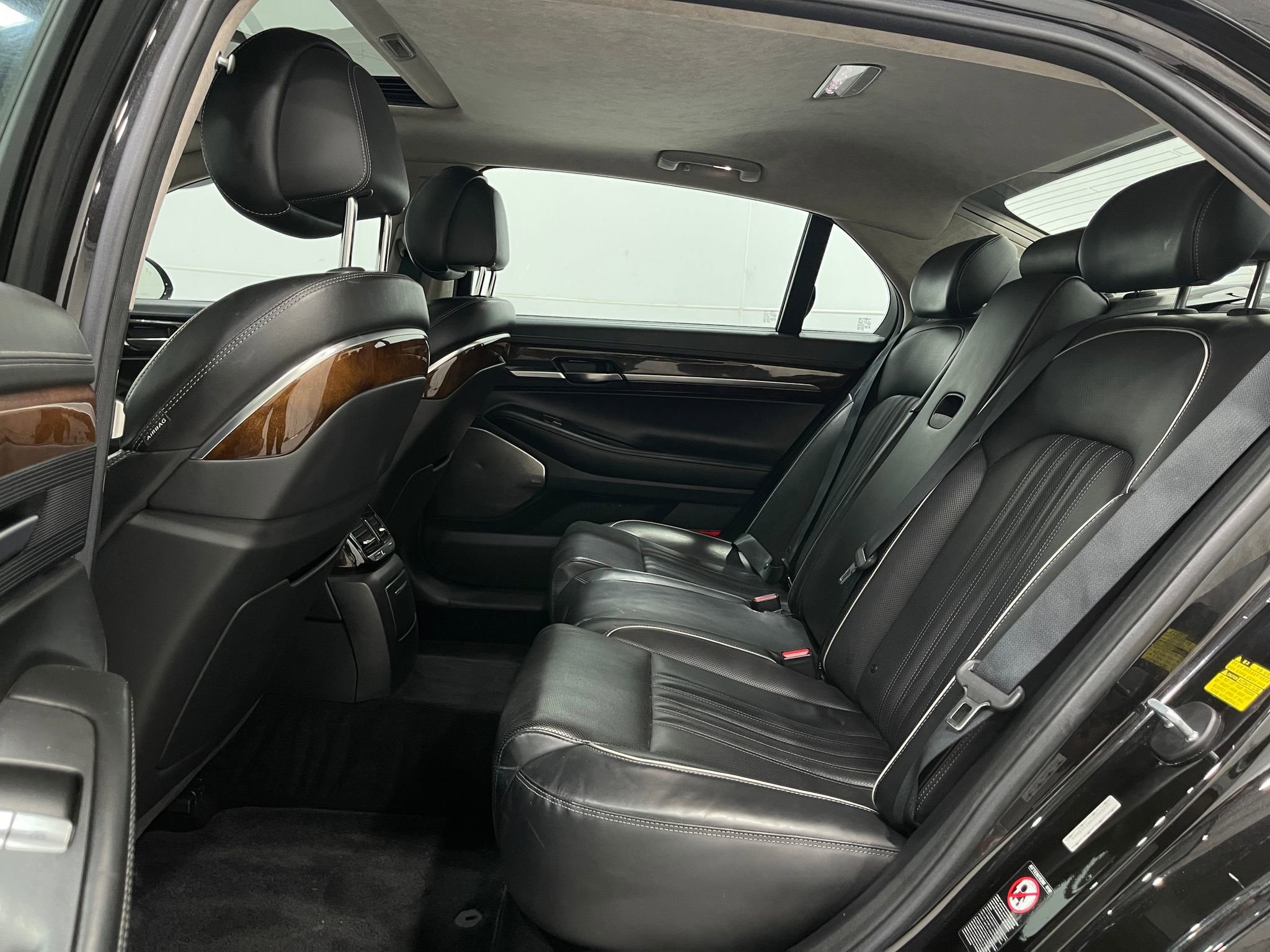 Used 2018 Genesis G90 3.3T Premium AWD/4WD image 30