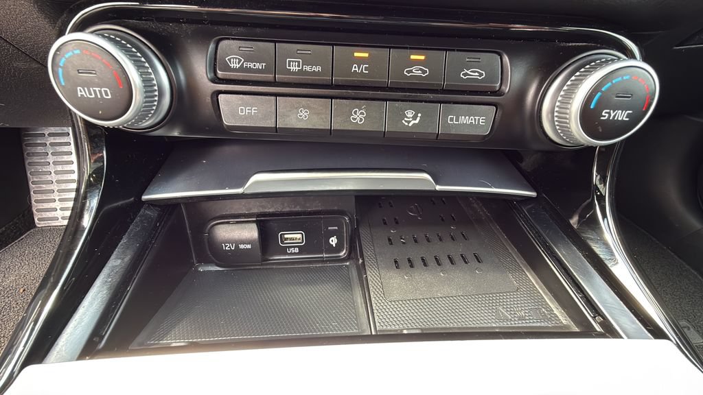 Used 2022 Kia Stinger GT2 AWD/4WD image 29