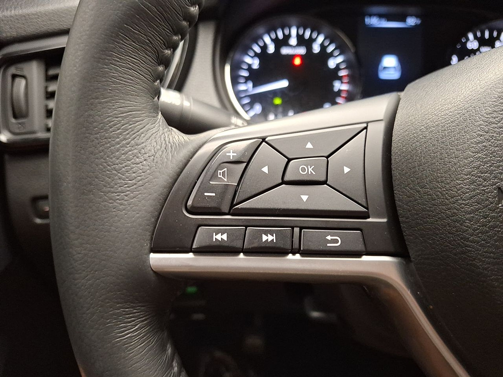 Used 2017 Nissan Rogue SV AWD/4WD image 20