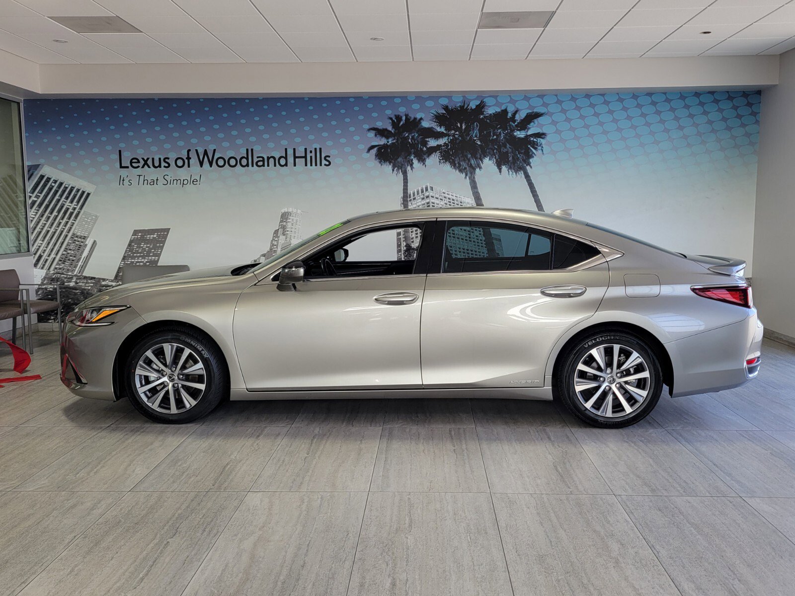 Used 2020 Lexus ES 300h w/ Accessory Package 2 image 2