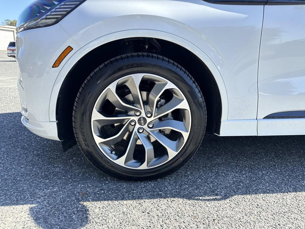 New 2026 Lincoln Aviator 2WD w/ Jet Appearance Package image 10