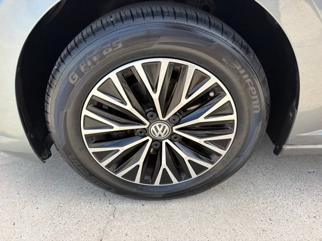 Used 2019 Volkswagen Jetta SE w/ Cold Weather Package FWD image 19