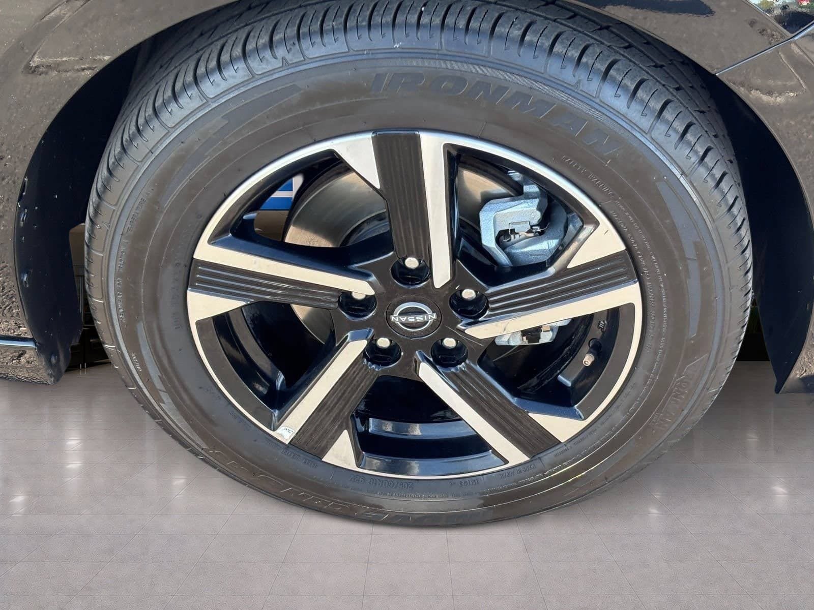 Used 2025 Nissan Sentra SV FWD image 10