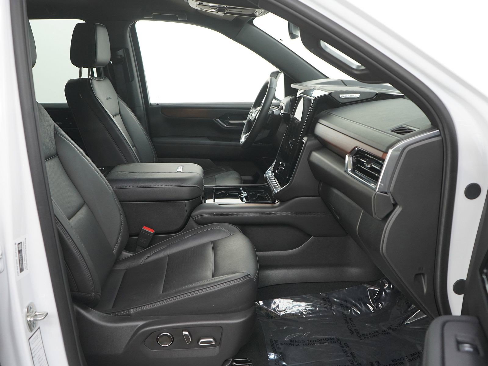 Used 2025 GMC Yukon XL Denali AWD/4WD image 12