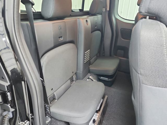 Used 2025 Nissan Frontier SV image 36