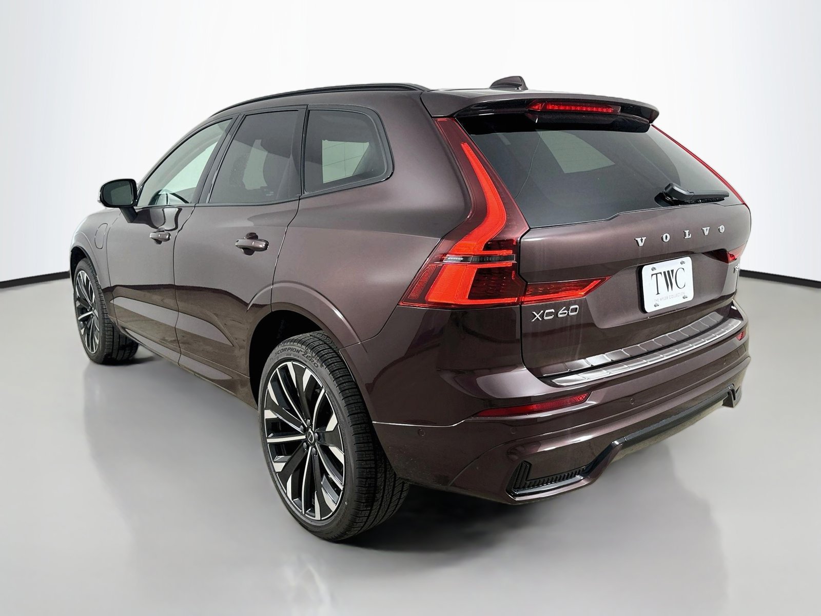 New 2026 Volvo XC60 T8 Ultra w/ Protection Package Premier AWD/4WD image 7