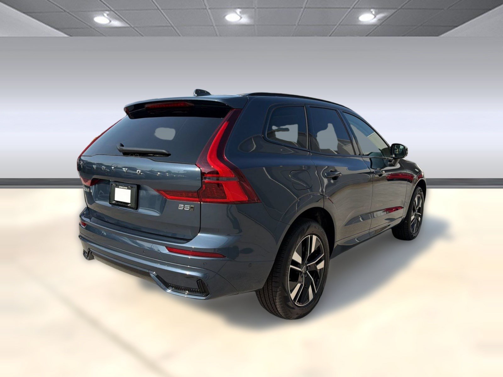 New 2026 Volvo XC60 B5 Plus w/ Climate Package AWD/4WD image 9