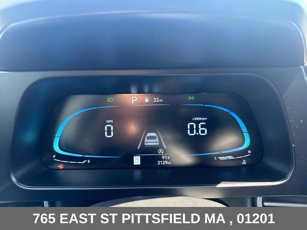 Used 2025 Hyundai Elantra SE FWD image 23