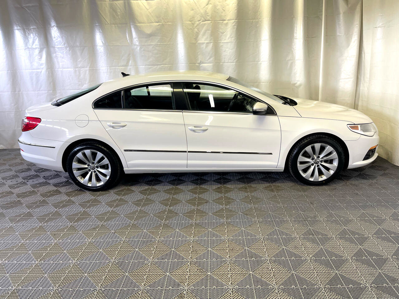 Used 2010 Volkswagen CC Sport image 9