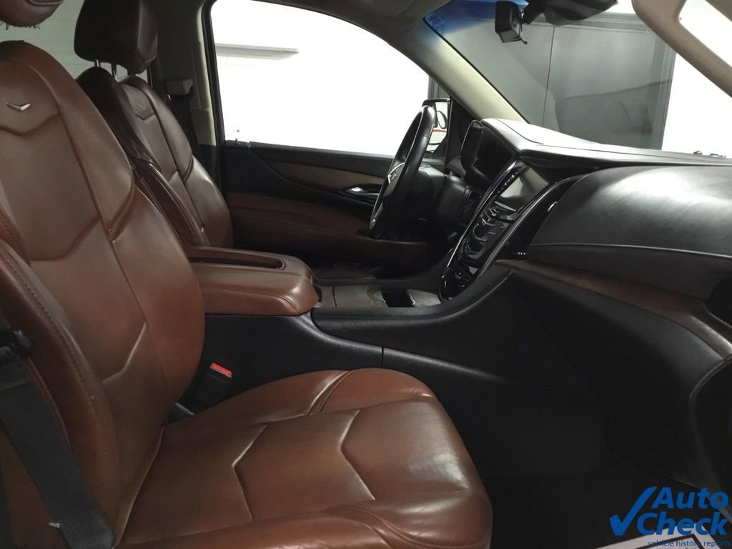 Used 2017 Cadillac Escalade Premium Luxury AWD/4WD image 36
