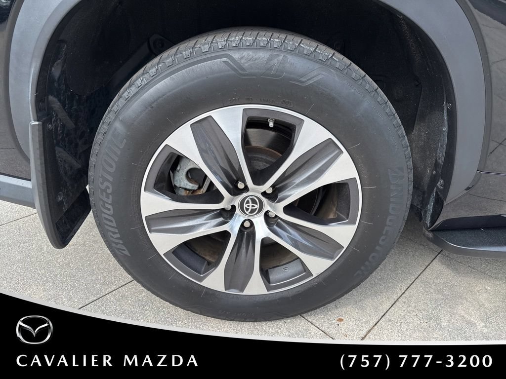 Used 2023 Toyota Highlander XLE AWD/4WD image 22