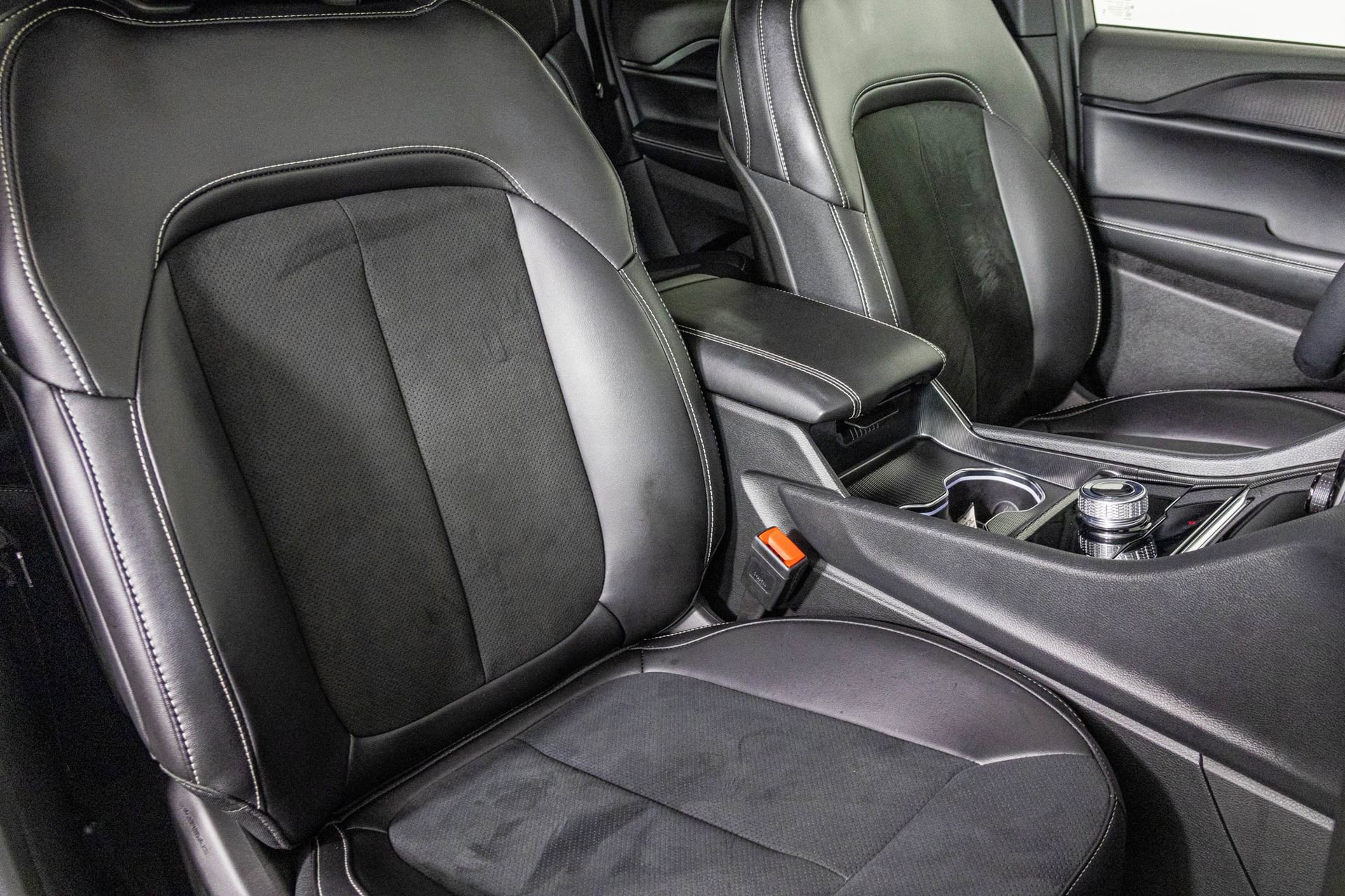 Used 2025 Jeep Grand Cherokee Altitude image 42