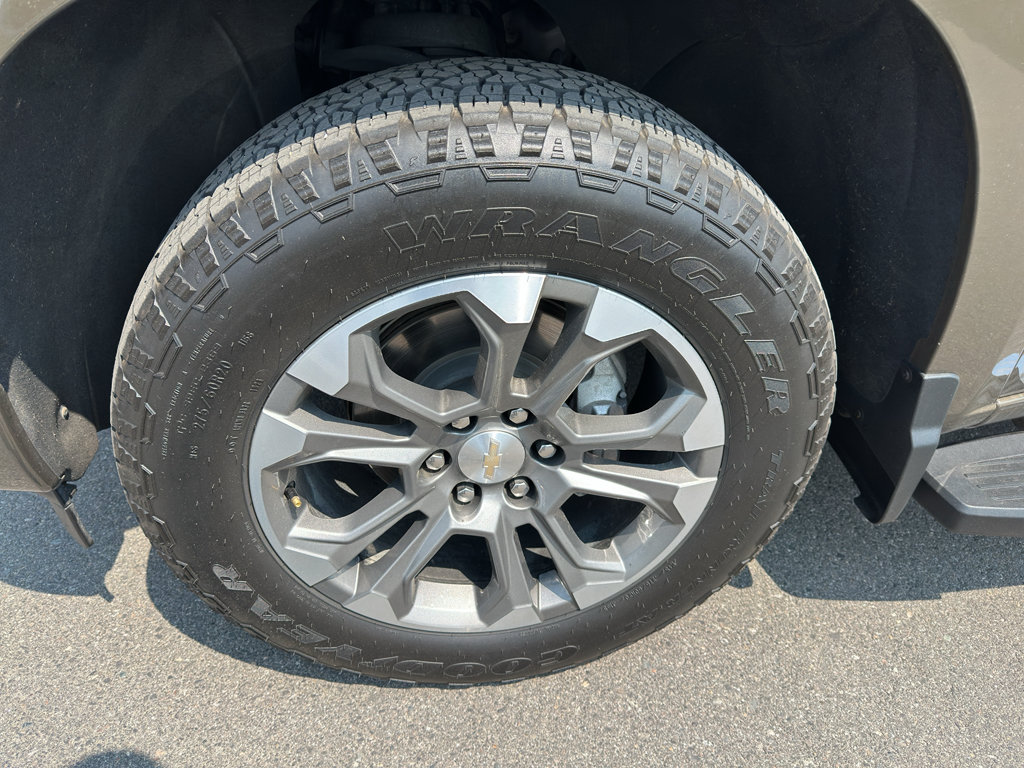 Used 2023 Chevrolet Silverado 1500 High Country w/ Technology Package AWD/4WD image 9