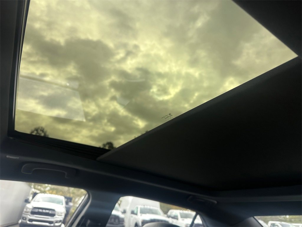 Certified 2023 Chrysler 300 C image 22