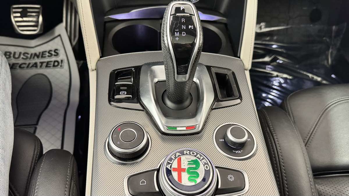 Used 2020 Alfa Romeo Stelvio Ti Sport w/ Quick Order Package 22S Sport AWD/4WD image 23