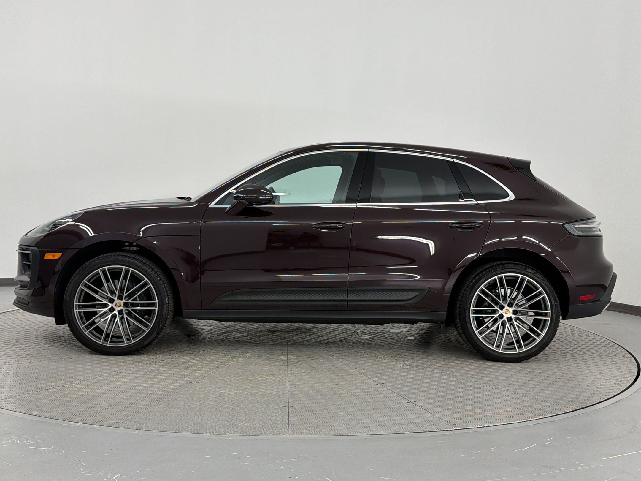 Used 2026 Porsche Macan AWD/4WD image 2