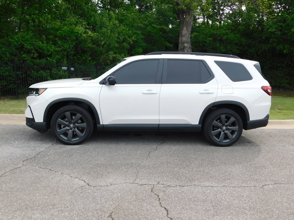 Used 2025 Honda Pilot Sport image 2