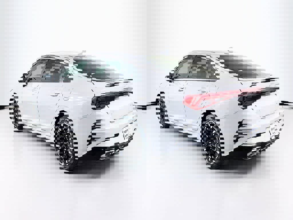 Used 2024 Kia K5 GT-Line w/ GT-Line Premium Package FWD image 4