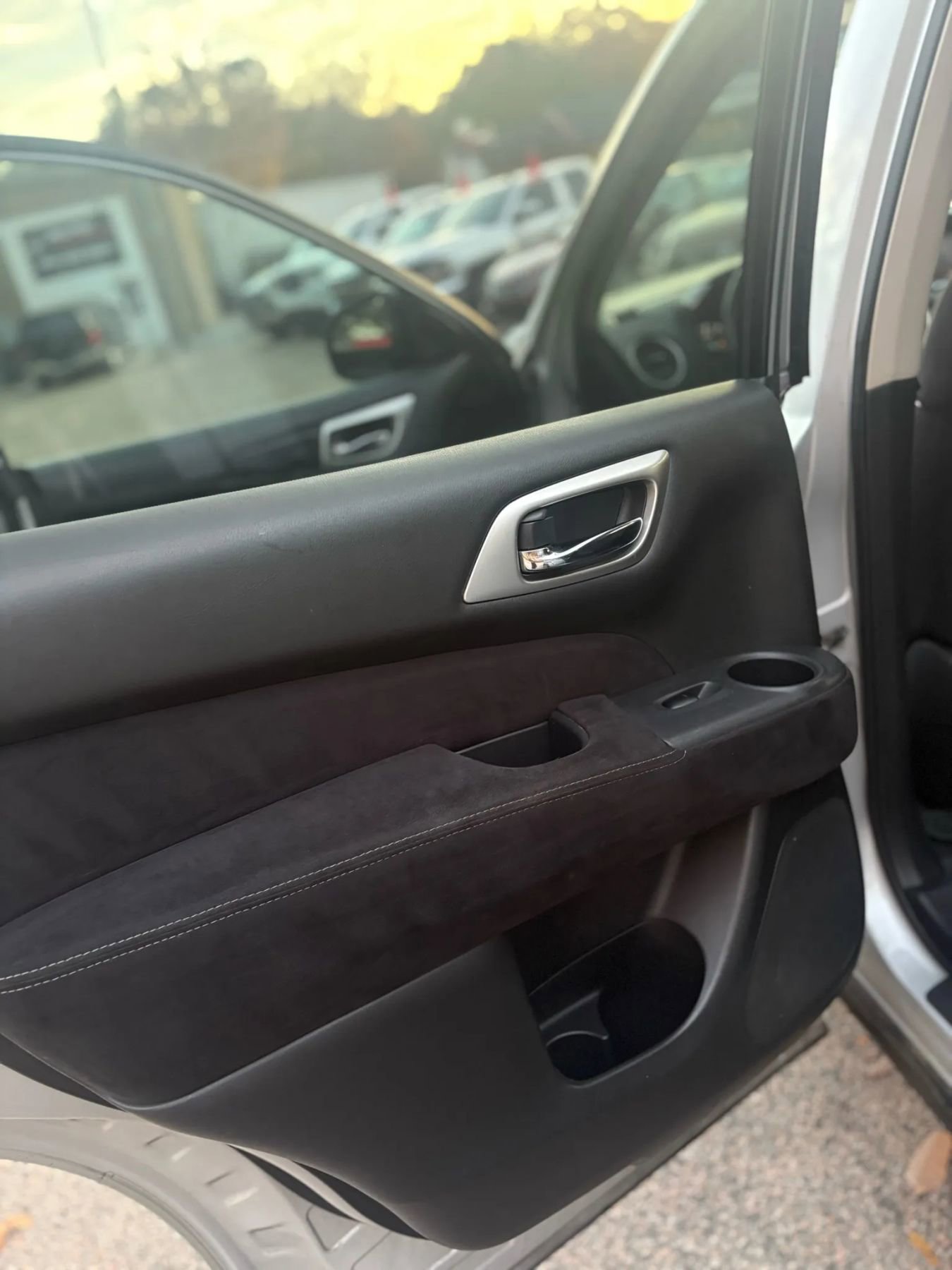 Used 2013 Nissan Pathfinder SV image 12